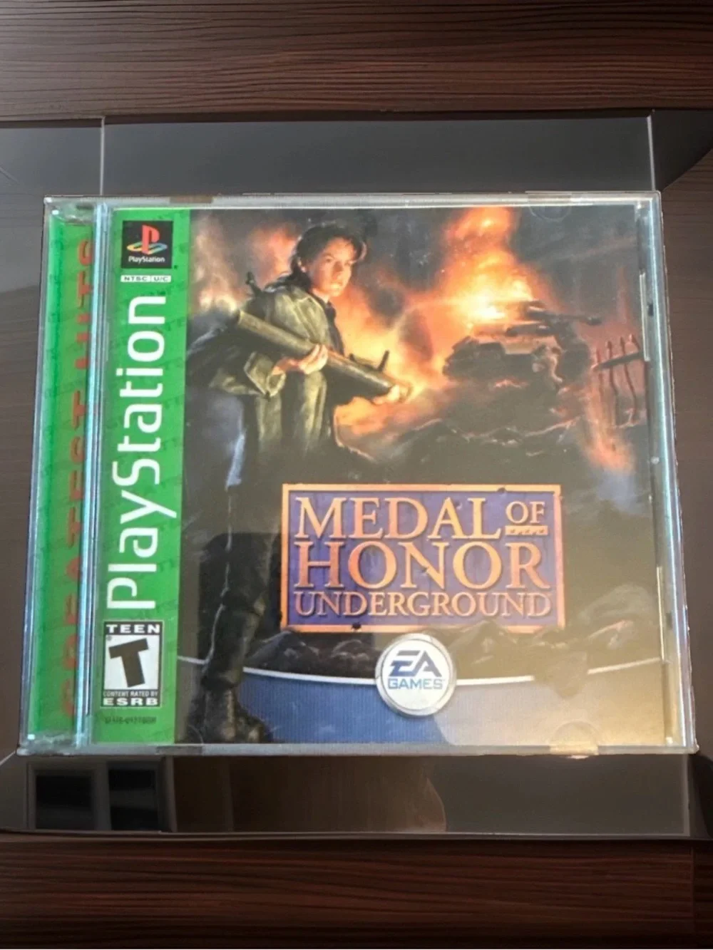 Sony PlayStation Medal of Honor Underground – Green Accented Cover Art